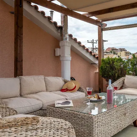 Апартаменты Nikos Attic With Large Terrace