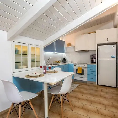 Nikos Attic With Large Terrace Daire Argostolion