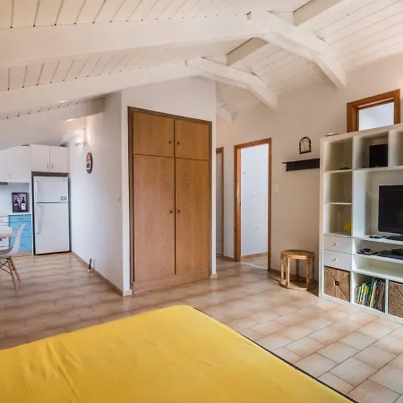 Daire Nikos Attic With Large Terrace *